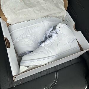 NWT Women’s Jordans size 8